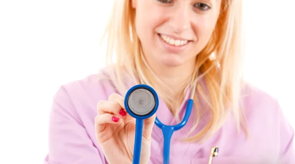 Jonge verpleegster houden een stethoscoop — Stockfoto