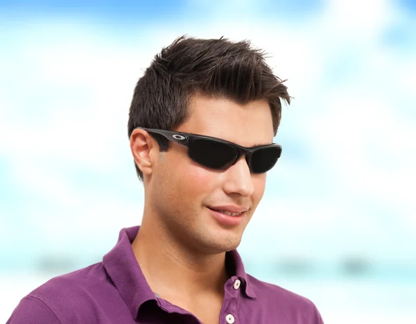 Young man smiling on the beach — Stock Photo, Image