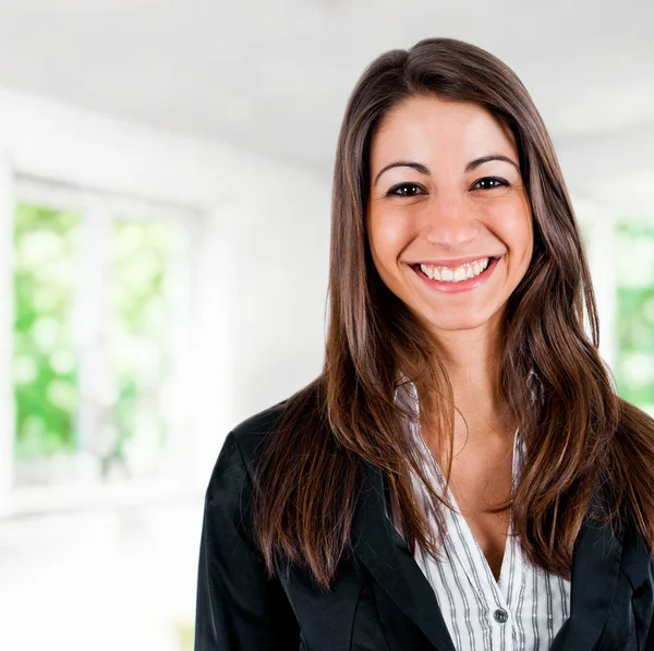 Retrato de mujer de negocios joven — Foto de Stock