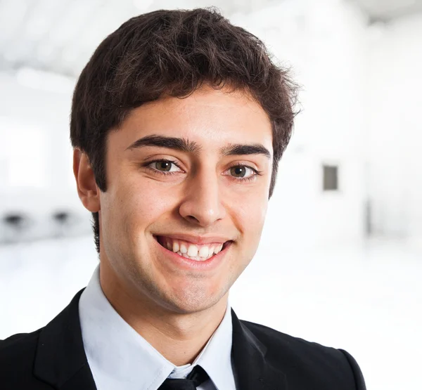 Jonge gelukkig zakenman portret — Stockfoto