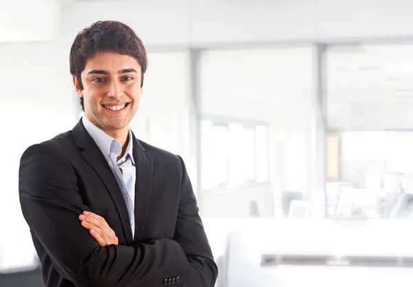 Young businessman smiling — Stock Photo, Image
