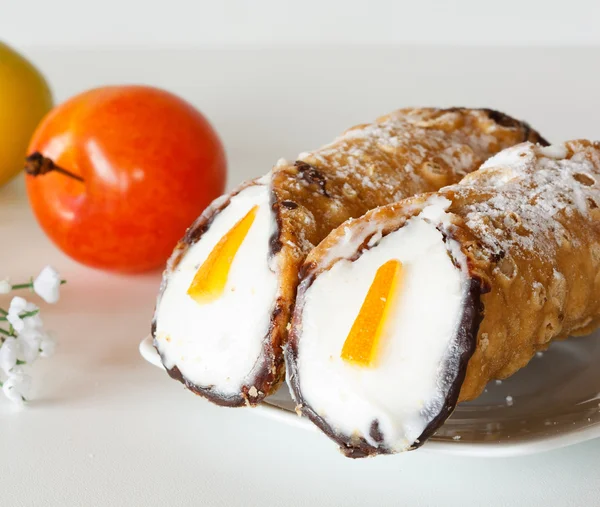 Typical italian dessert called "cannolo" — Stock Photo, Image