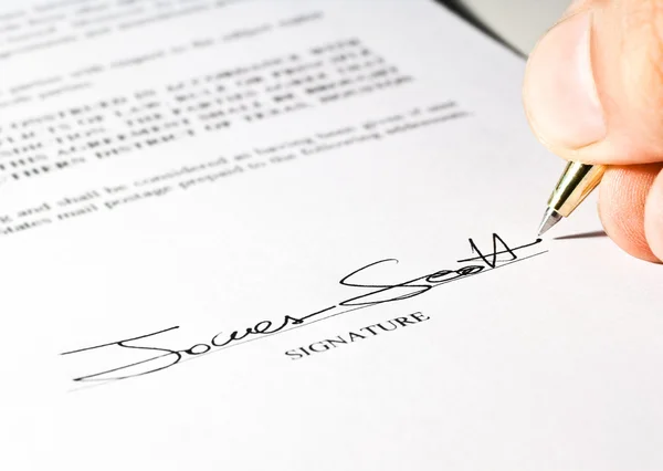 Assinatura imaginária de um contrato — Fotografia de Stock