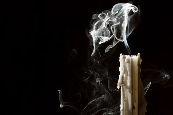 Kerze mit Rauch abgeblasen — Stockfoto