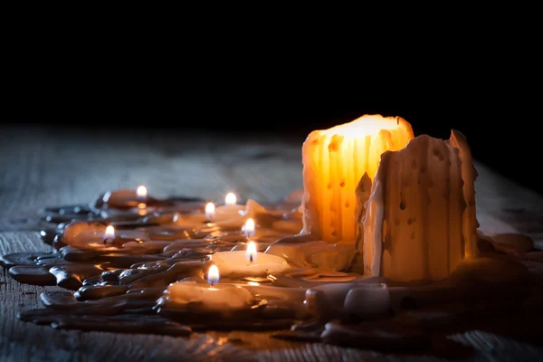 Raf altın ateş ile candls — Stok fotoğraf