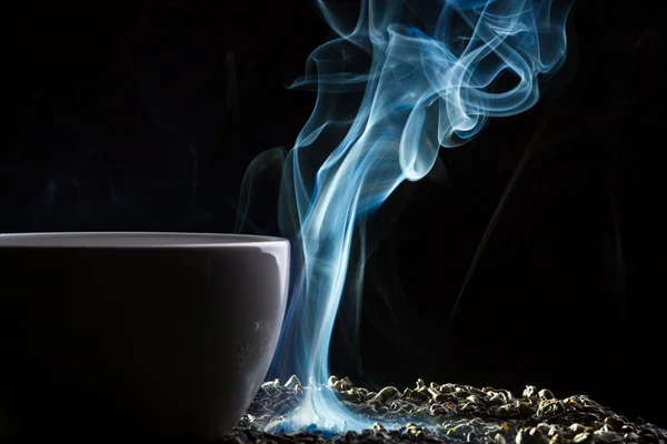 Fumo branco e chá torrado — Fotografia de Stock