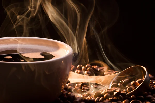 Káva, kouř a roasred semena — Stock fotografie