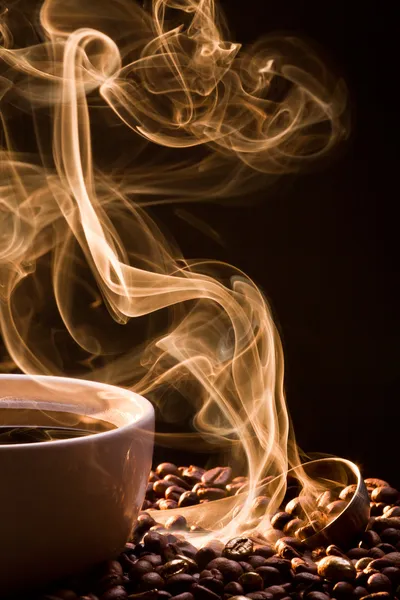 Huele a buen cofee de una taza —  Fotos de Stock