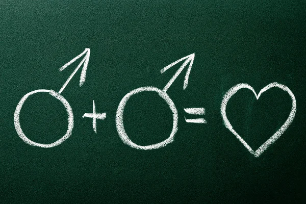 Homosexual copule in love symbols on green blackboard — Stock Photo, Image