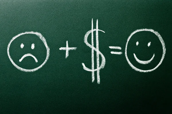 Гроші змушують посміхатися на зеленій дошці — стокове фото