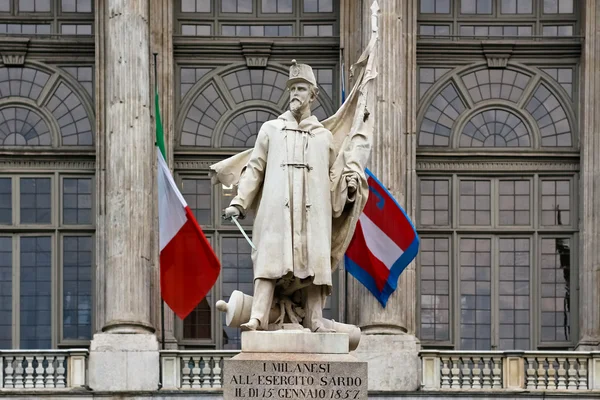 Emlékmű a szardíniai Milánó serege ellen — Stock Fotó