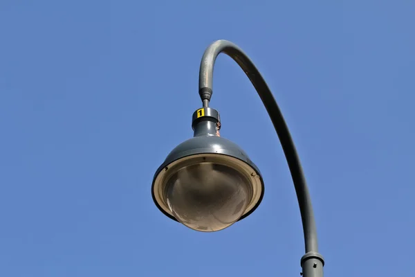 Lampione stradale isolato — Foto Stock