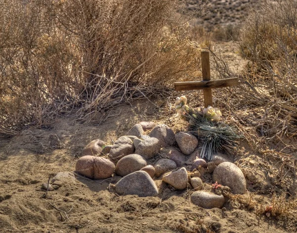 Pequena sepultura no deserto — Fotografia de Stock