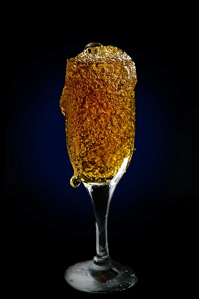 Copa con bebida espumosa — Foto de Stock