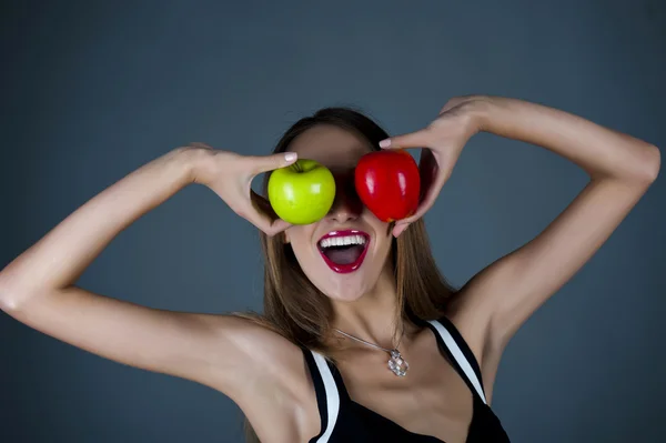 Portrait of model with apples — Stock Photo, Image