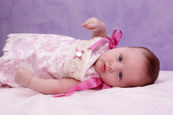 Dziecko fioletowy tło — Zdjęcie stockowe
