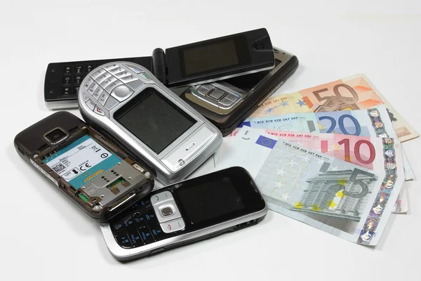 Change used mobile phones for money — Stock Photo, Image