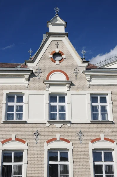 Windows w zabytkowych budynkach, svitavy, Republika Czeska — Zdjęcie stockowe