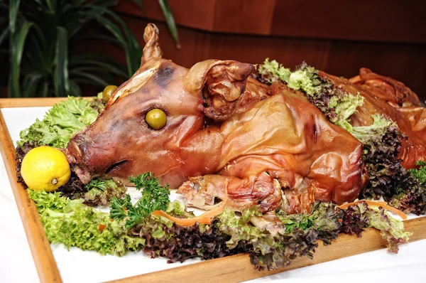 Kavrulmuş domuz ile süslenmiş — Stok fotoğraf