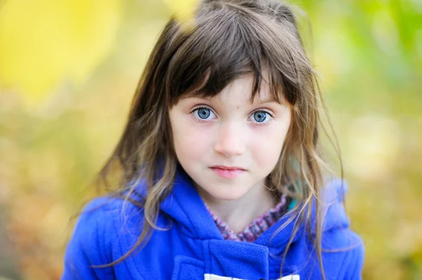 Porträt eines flippigen kleinen Mädchens — Stockfoto