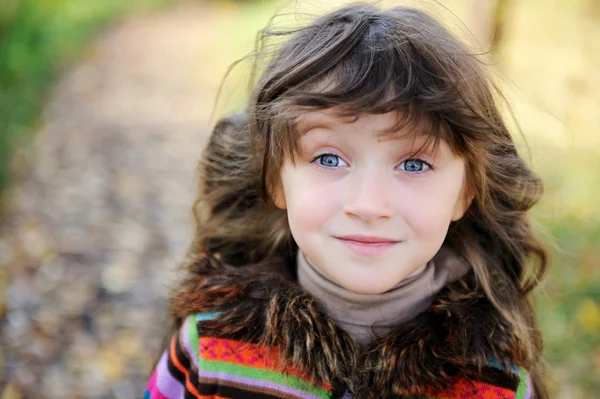 Porträtt av funky liten barn flicka — Stockfoto