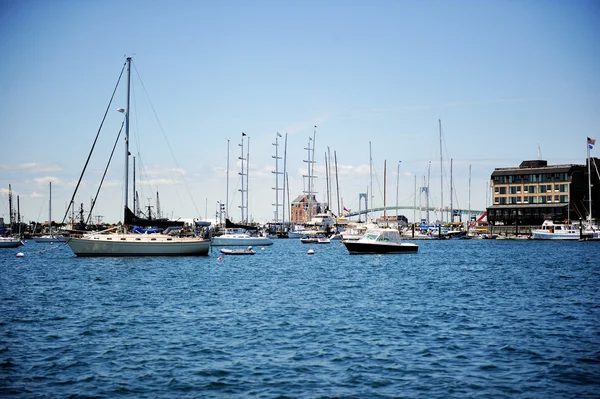 Lodě a jachty v Newportu, usa — Stock fotografie