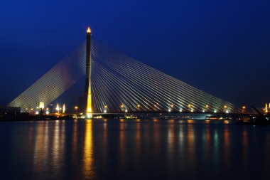 Rama VIII köprü gece Bangkok, Tayland