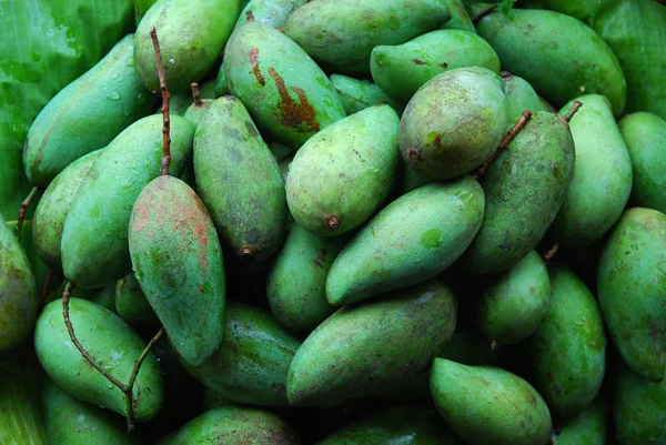 Mango's te koop in de markt — Stockfoto