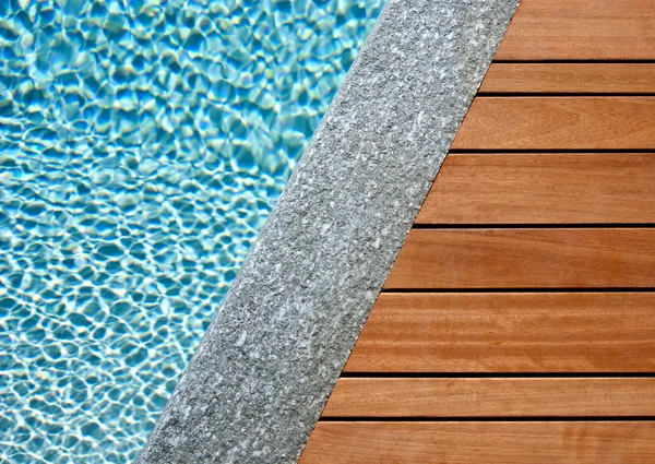 Agua, piedra y madera divididas por una diagonal — Foto de Stock