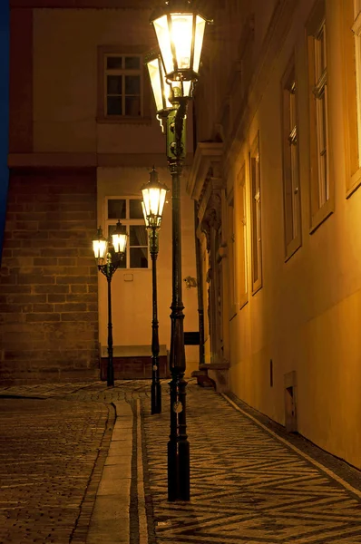 Prag'da sokak lambaları — Stok fotoğraf