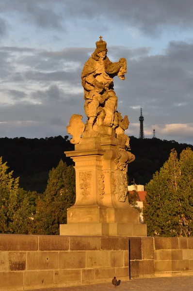 Staty vid soluppgång. — Stockfoto