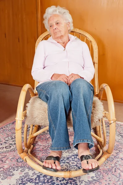 Portret smutny starszy kobiety — Zdjęcie stockowe