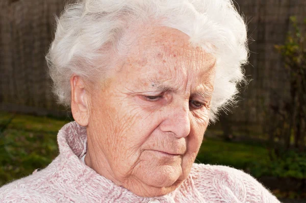 Портрет старшої жінки — стокове фото
