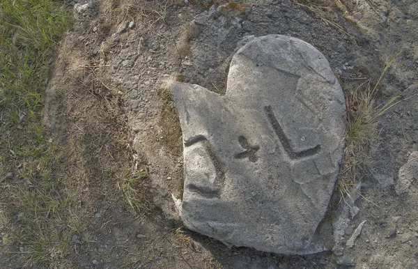 Las inscripciones en la piedra rota — Foto de Stock