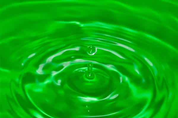 Spada kropla wody — Zdjęcie stockowe