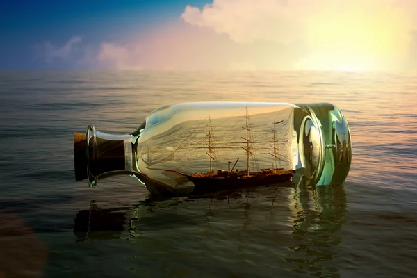 船在海上概念在一瓶 — 图库照片