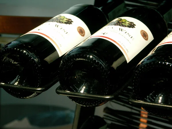 Пляшки вина Ліцензійні Стокові Фото