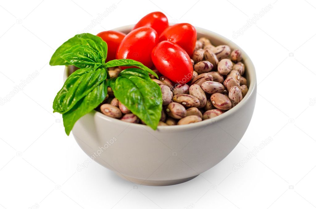 Cannellini beans, tomato and basil