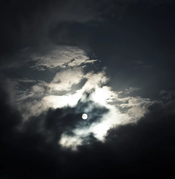 Solen bakom molnen — Stockfoto