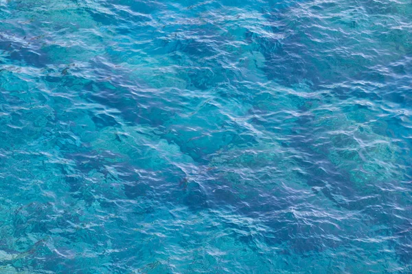 Deniz parlak mavi renk. — Stok fotoğraf