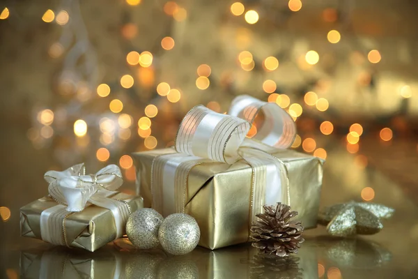 Gift boxes ongolden background. — Stock Photo, Image
