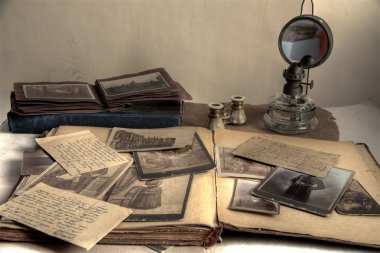 Eski Fotoğraflar, kartpostallar, mektup ve kitaplar