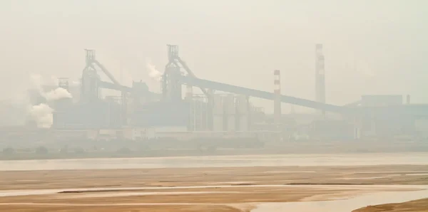 Sanayi ve enrionment kirliliği — Stok fotoğraf