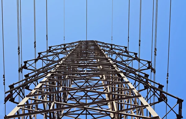 Yükseklik gerilim iletim kulesi — Stok fotoğraf
