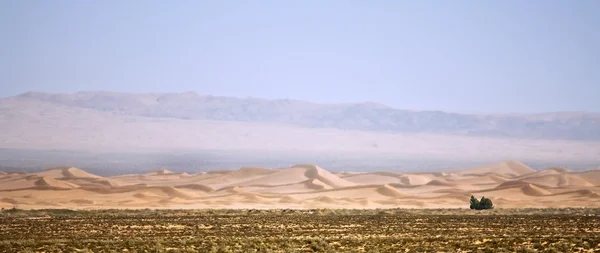 Граница пустыни и мираж — стоковое фото