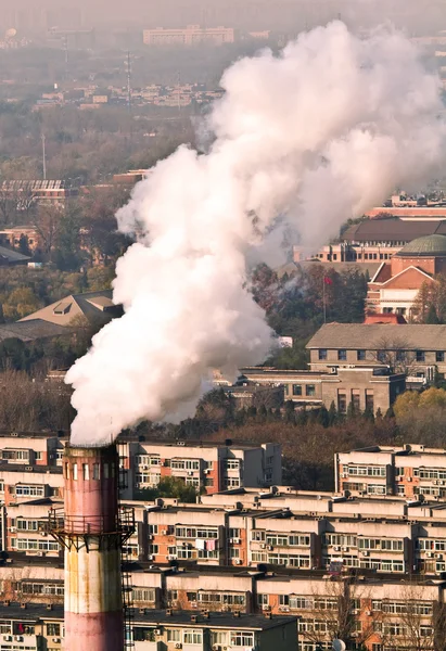 Dym i powietrza zanieczyszczenia w bloku osiedla Obrazek Stockowy