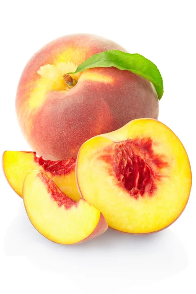 Персик, свіжі фрукти ізольовані — стокове фото