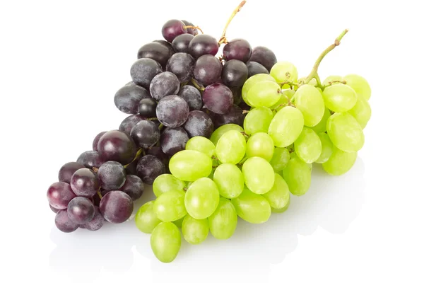 Červené a zelené hroznové ovoce, izolované na bílém — Stock fotografie