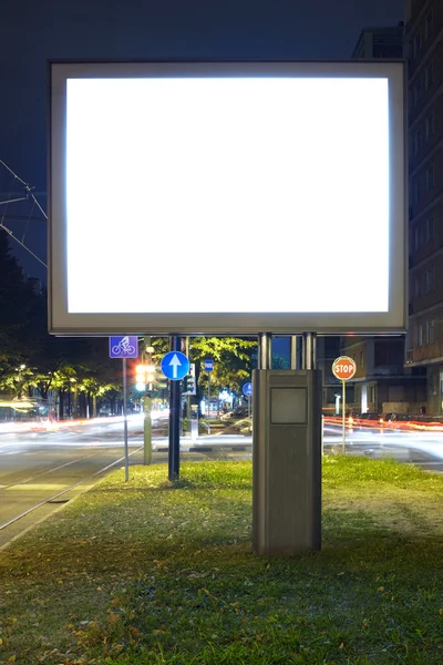 Billboard ve městě ulici — Stock fotografie