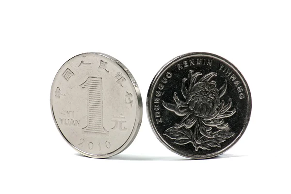 用白色孤立中国一个人民币硬币 — 图库照片